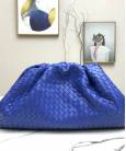 Сумка Bottega Veneta Pouch Blue Woven Clutch